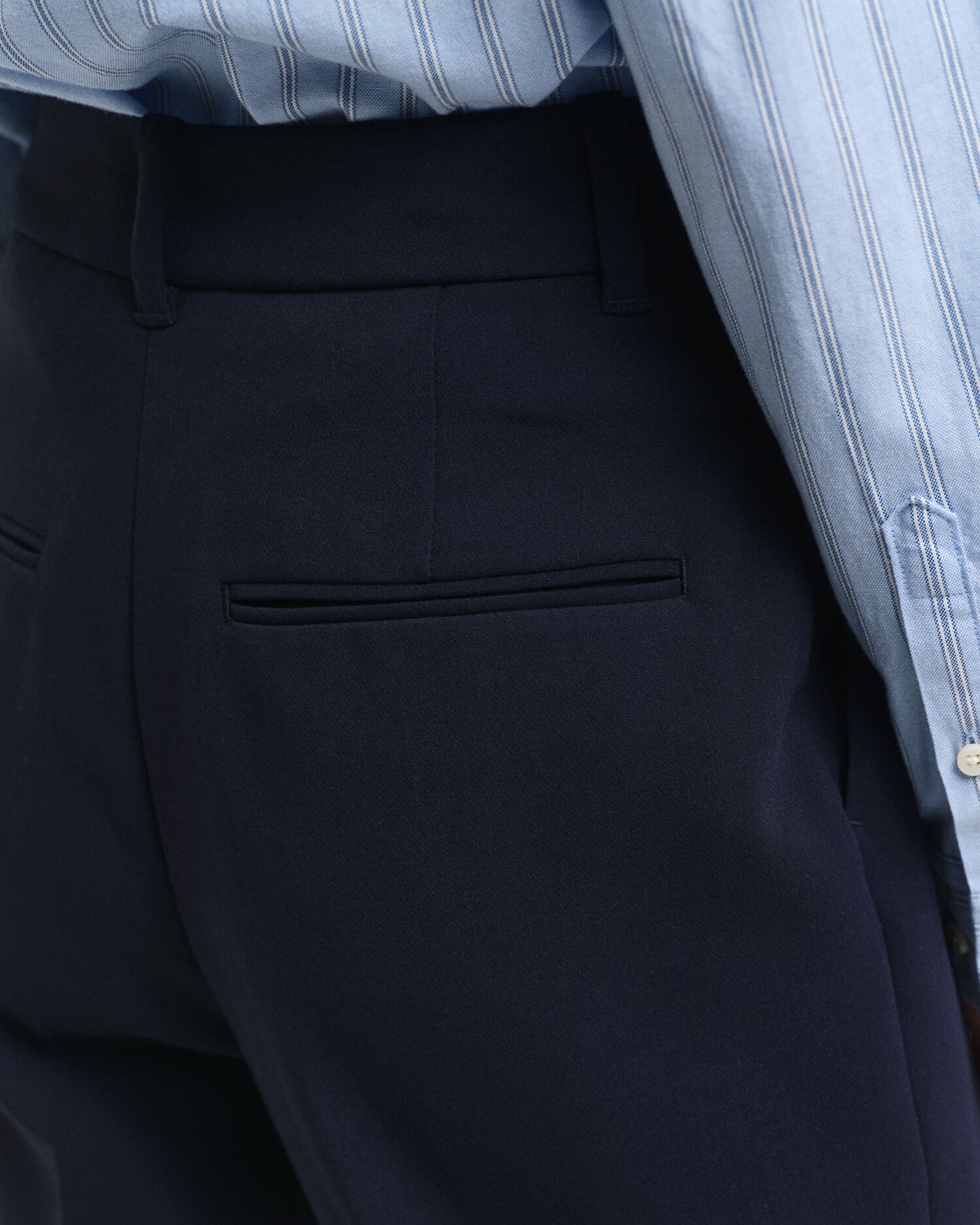 Pantalon patte d'éléphant coupe ajustée