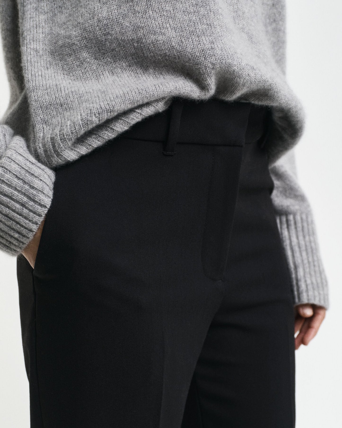 Schmale ausgestellte Hose