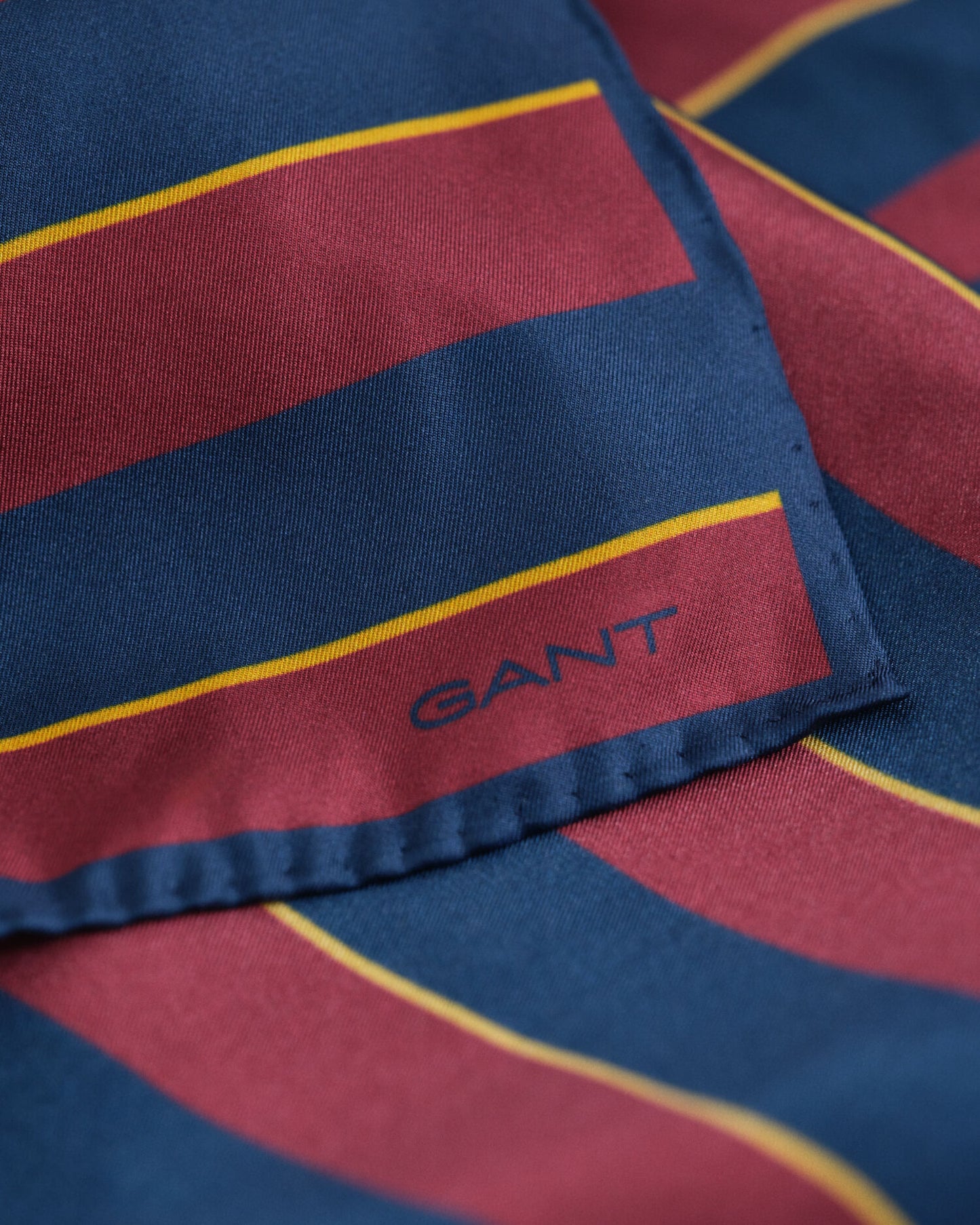 Pochette de costume rayée