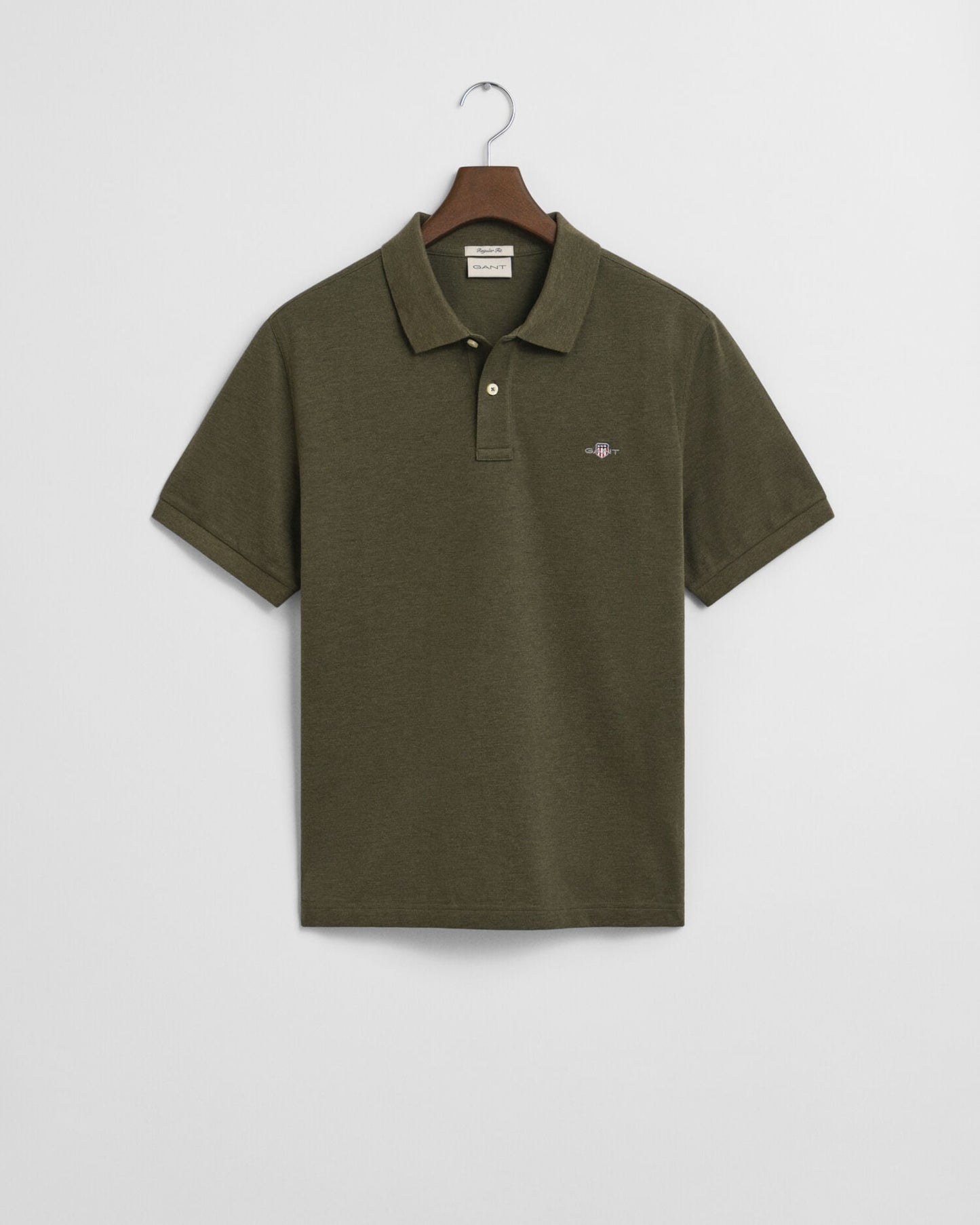 Polo piqué à écusson coupe droite