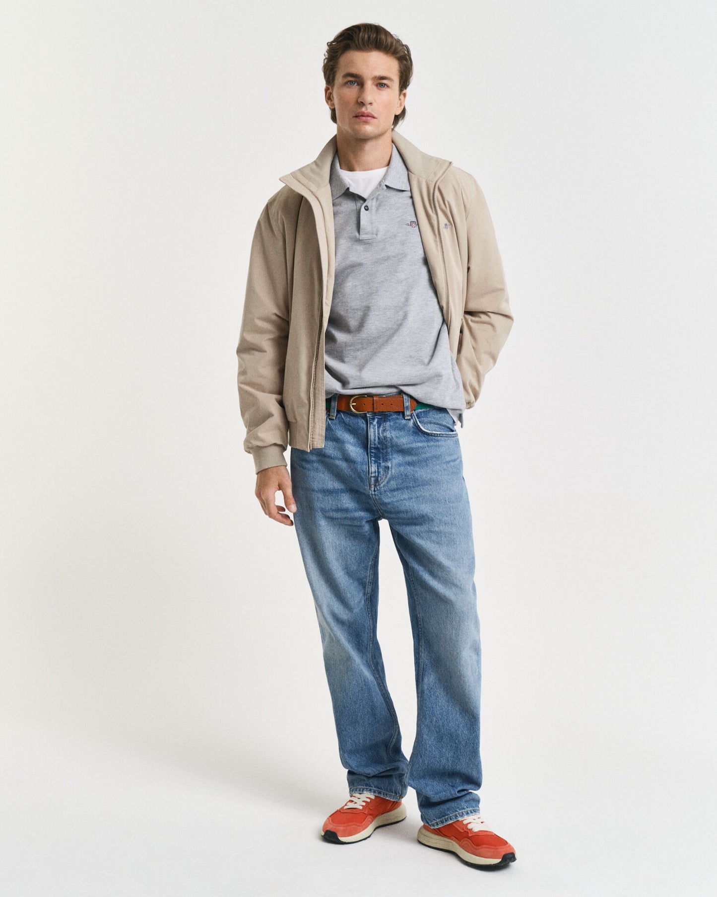 Polohemd aus Piqué mit regular fit und Wappenstickerei