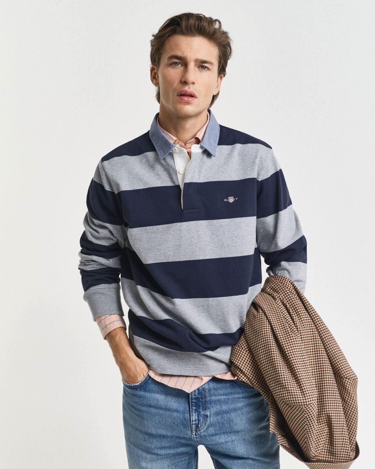 Gestreifter Rugger mit Chambray-Kragen