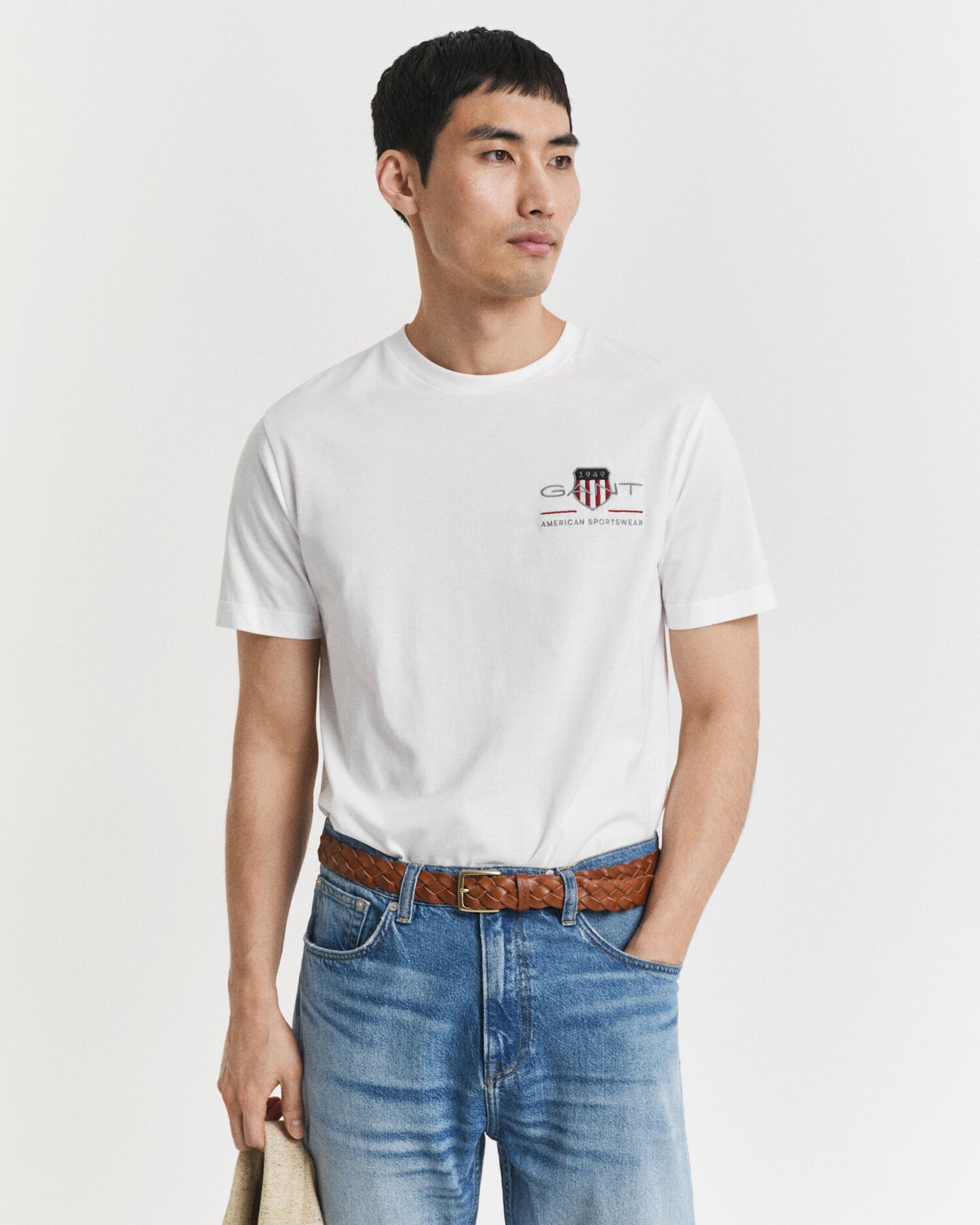 Besticktes Archivschild-T-Shirt
