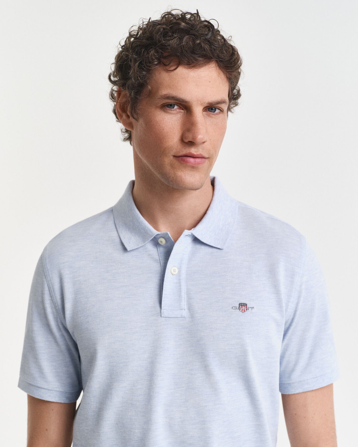 Polo en piqué à coupe droite et écusson