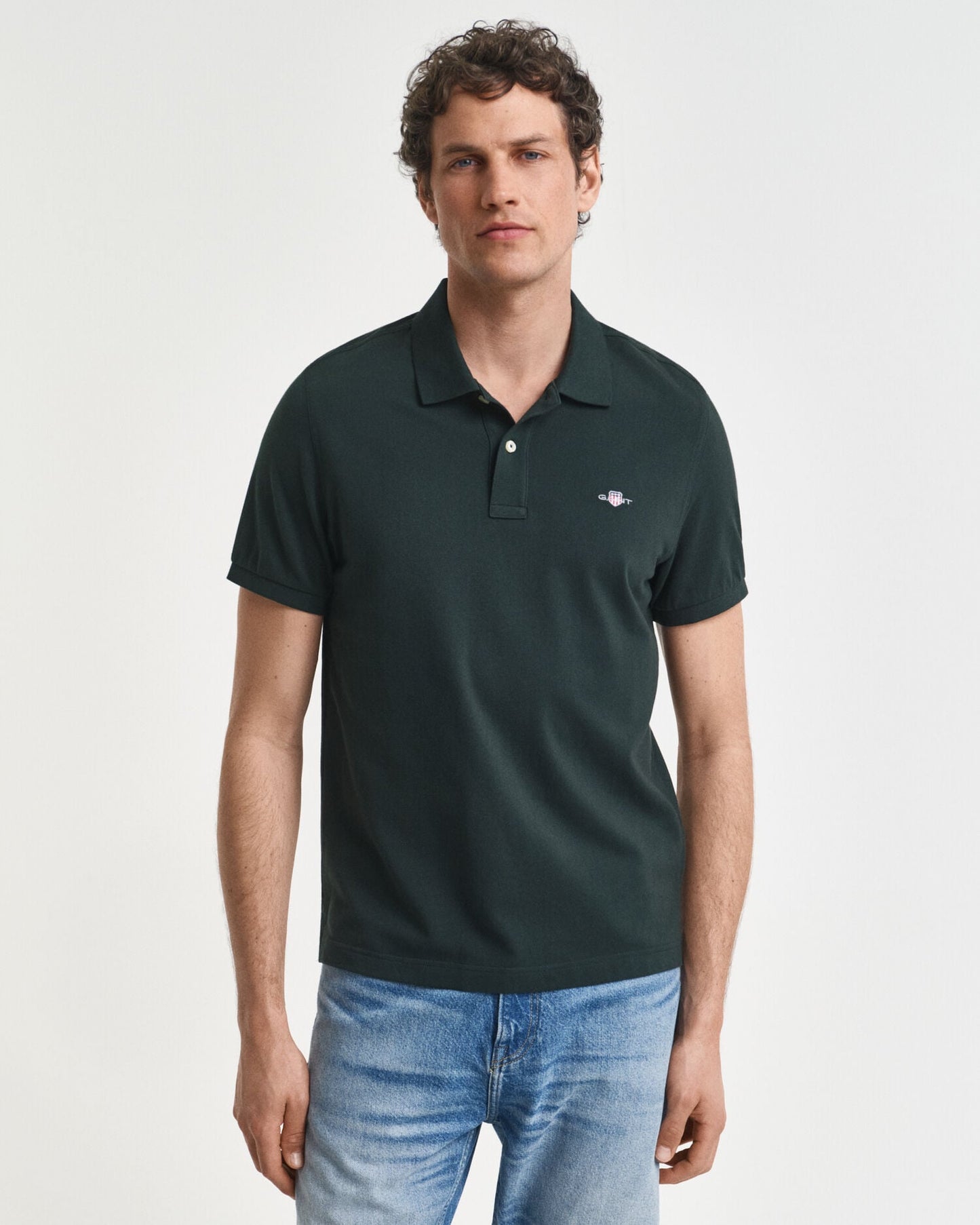 Polo piqué coupe droite avec écusson