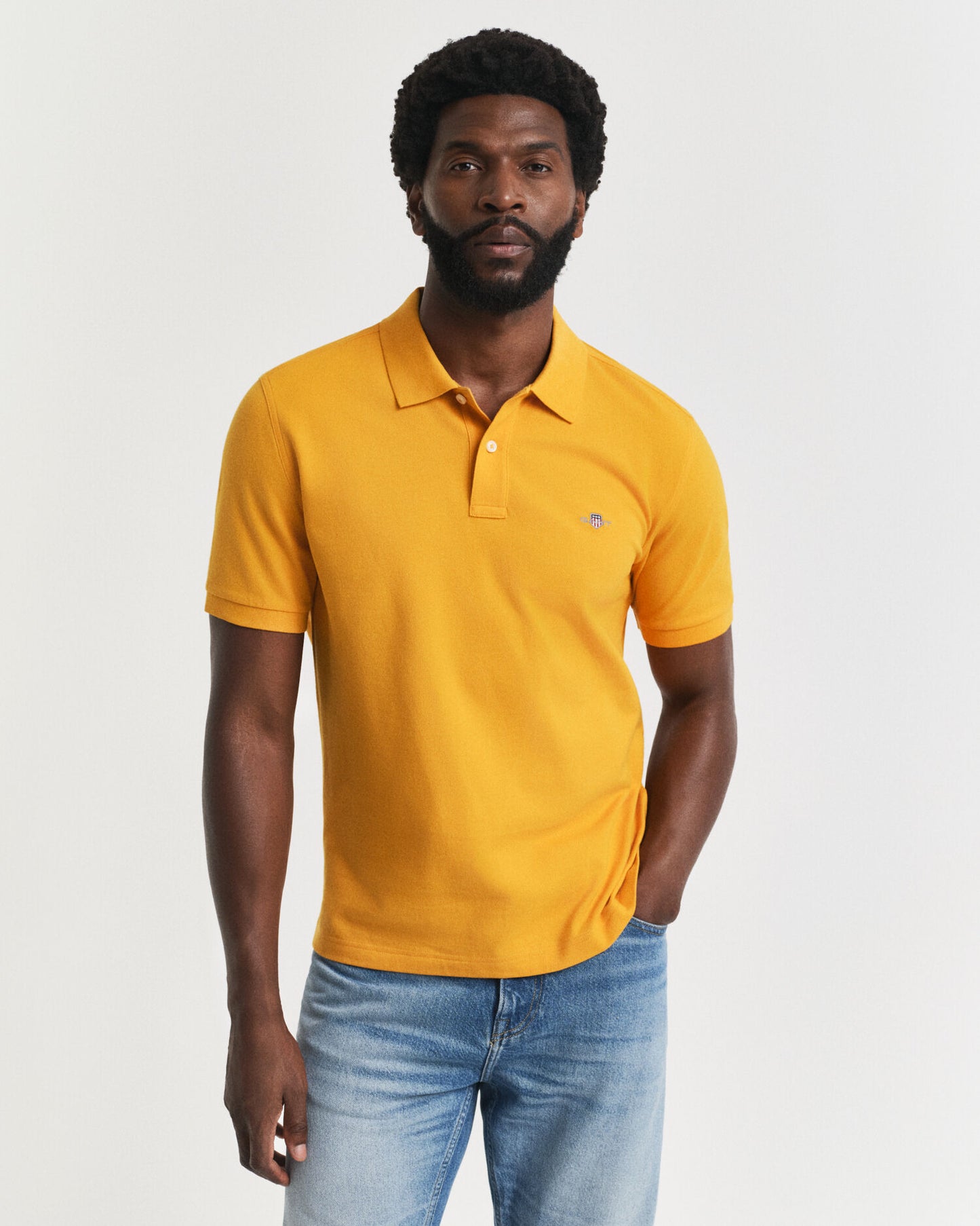 Polo en piqué à coupe droite et écusson